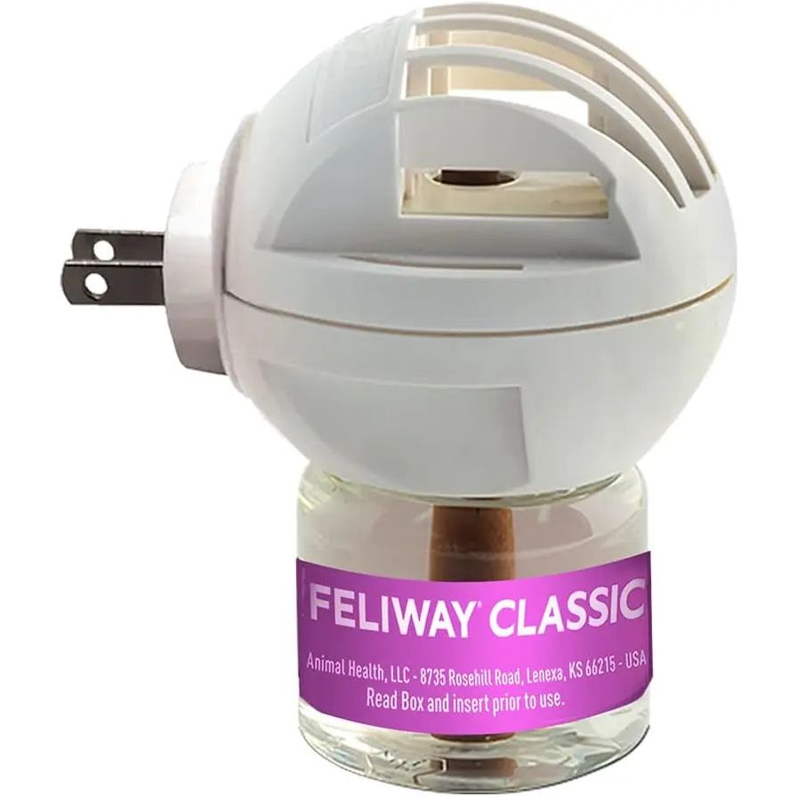 The Feliway Classic Cat Calming Pheromone Diffuser 30 Day Starter Kit (48 mL) from Feliway helps soothe anxious cats and relieve stress by releasing vet-recommended synthetic calming pheromones.