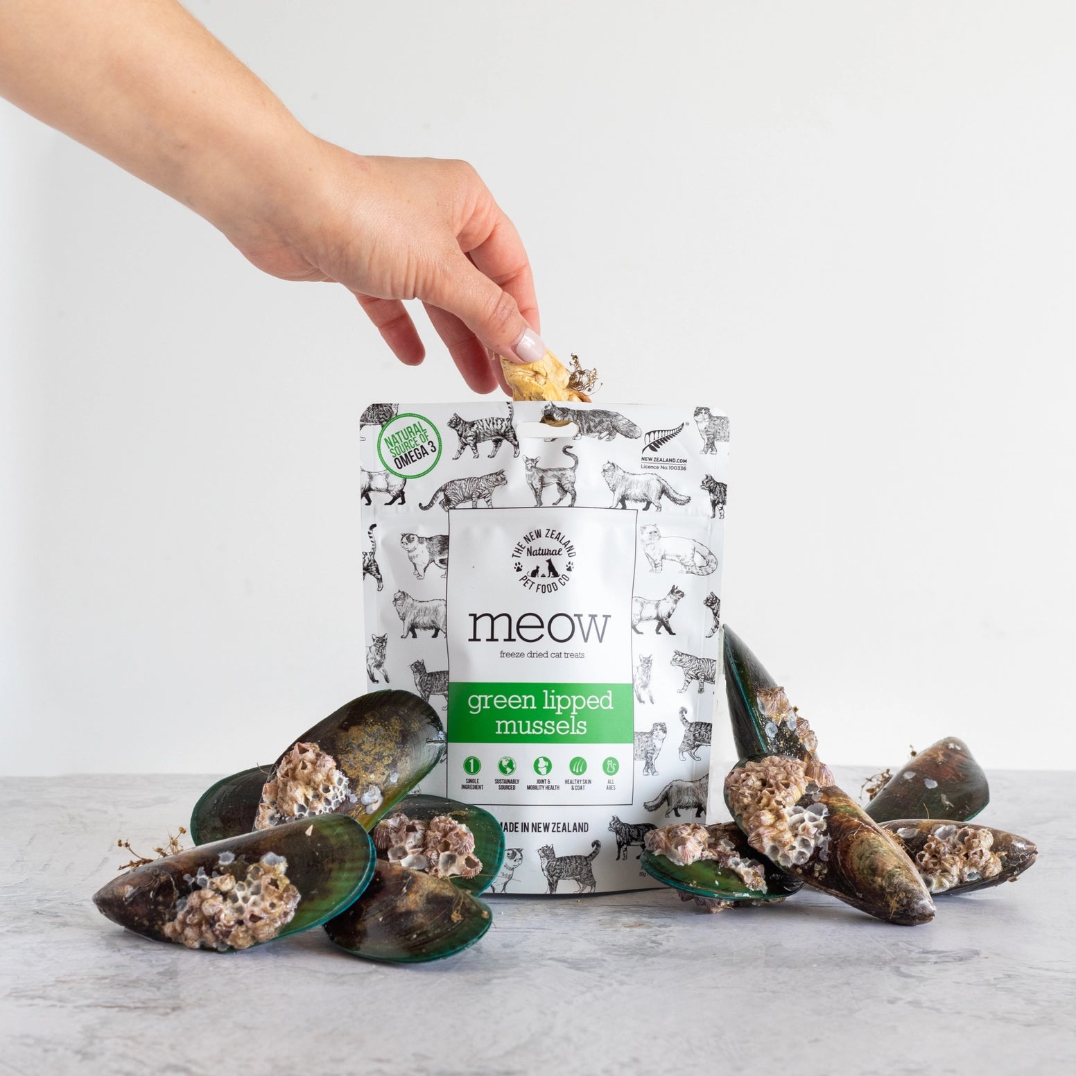 New Zealand green mussel cat treats in a pouch with mussels on the side for healthy feline snacks